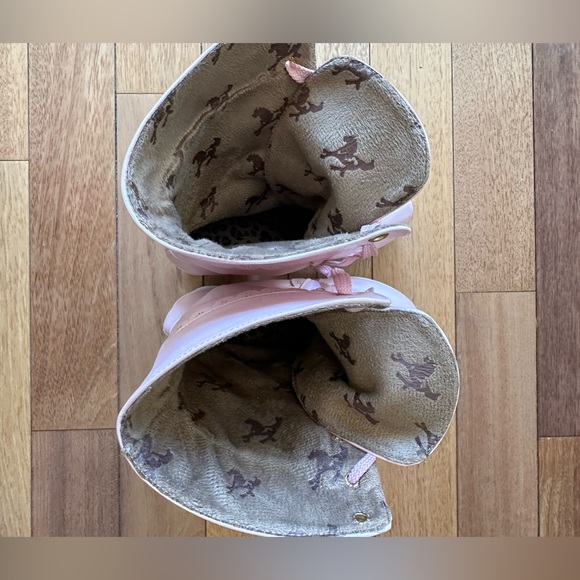 Pink boots with white soles and pink laces 4 inch chunky heel. 🩷 - Picture 5 of 7